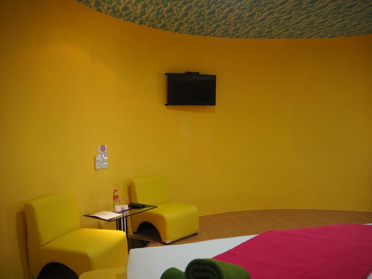 Motel Fruit House Pattaya à Bang Lamung Extérieur photo